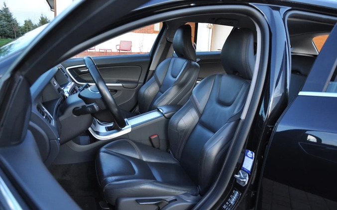 Volvo V60 cena 52400 przebieg: 219000, rok produkcji 2015 z Starachowice małe 667